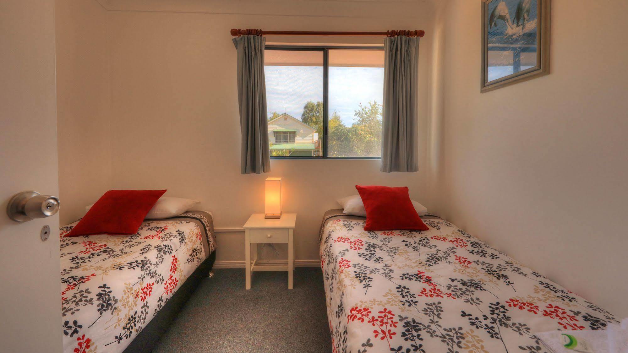 Aparthotel Dolphin Waters Tin Can Bay Exteriér fotografie
